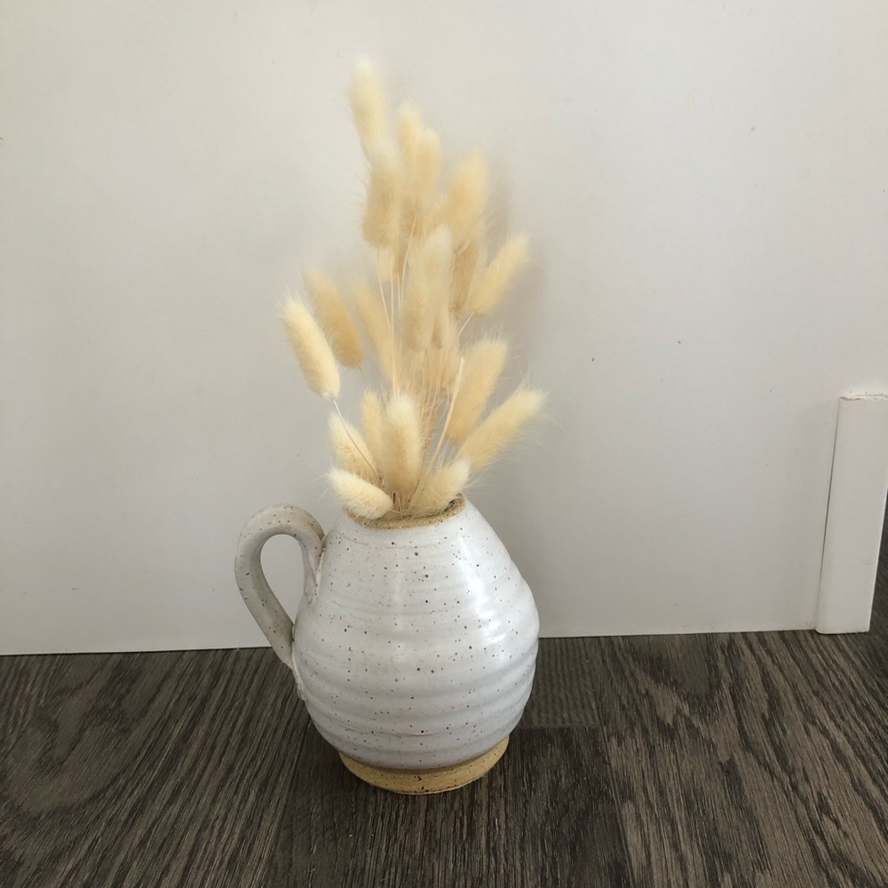 Small Speckled Pottery Vase with Pampass Grass‎